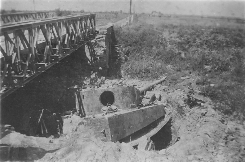 Tiger tank below Gaiana crossing
